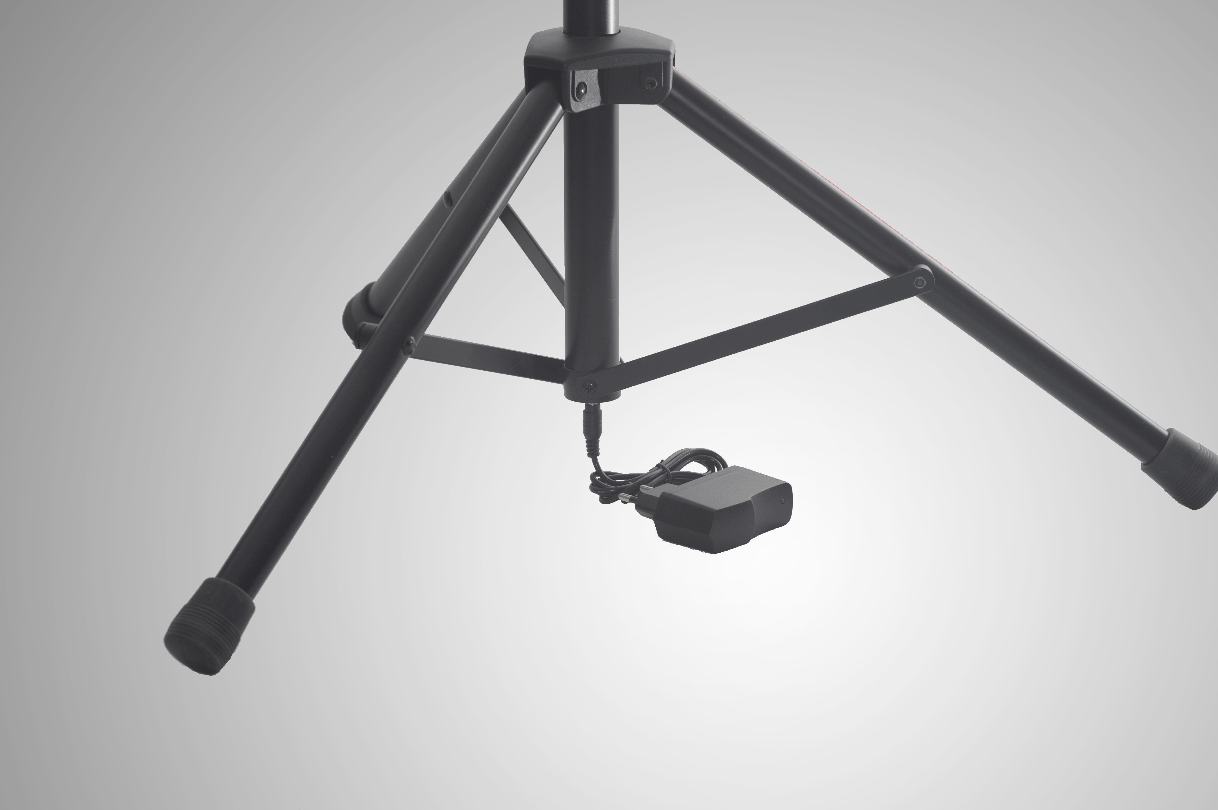 Scora PowerStand charges your tablet on the stand