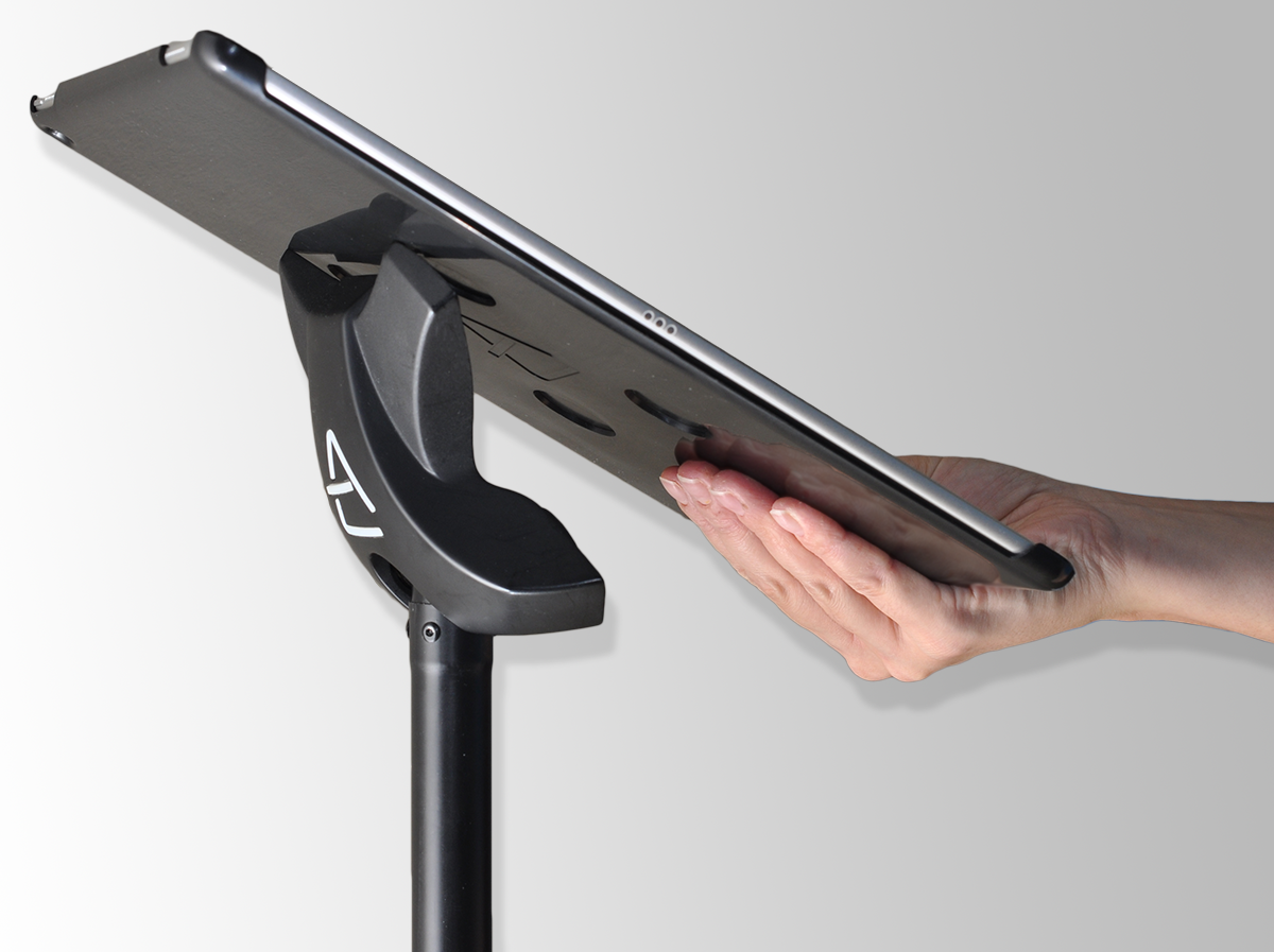 Scora iPad Gehäuse wird auf dem Magnetischen Ständer montiert