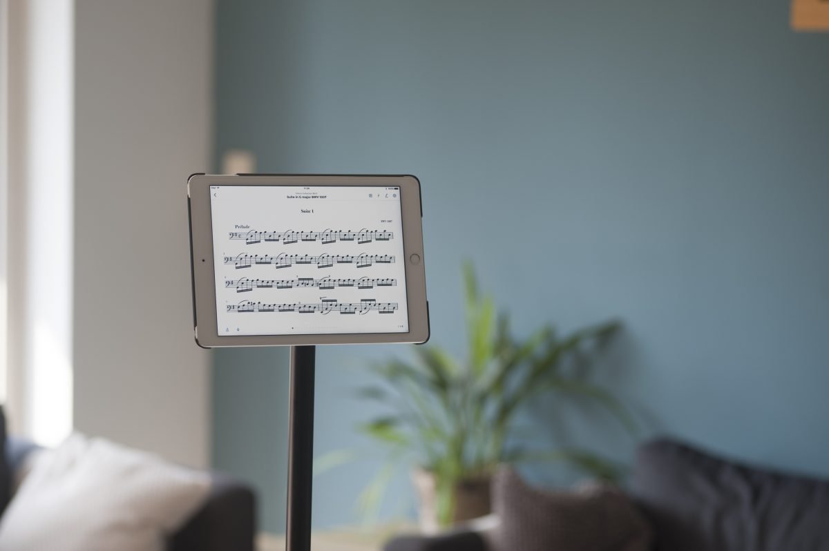 iPad-air-on-Scora-stand-Horizontal1