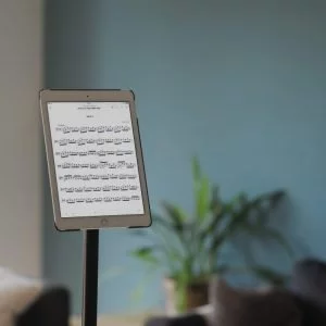 iPad-on-Scora-stand-vertical